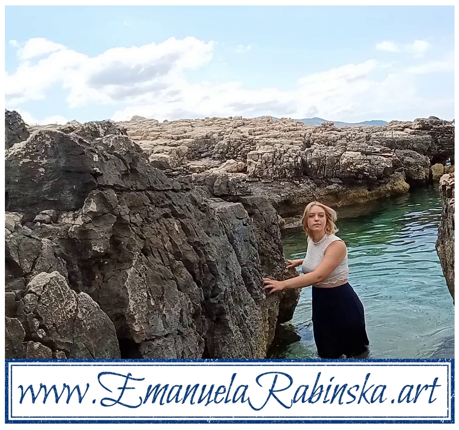 Wokalistka Emanuela Rabinska na fotografii użytej do wideoklipu do piosenki Les Papillons.